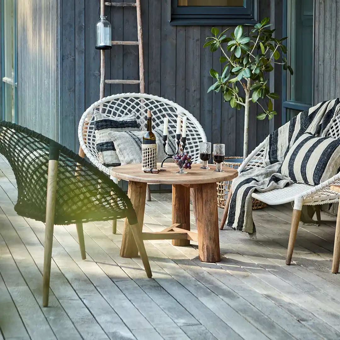 Affari_of_Sweden_Couchtisch_RIKO_Aufnahme_Terasse_Holz
