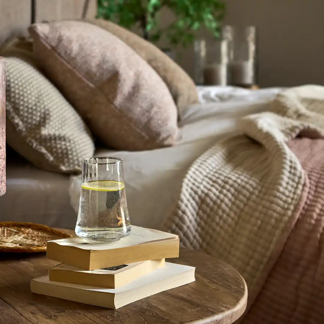 Affari_of_Sweden_Couchtisch_RIKO_Aufnahme_Schlafzimmer_Holz_