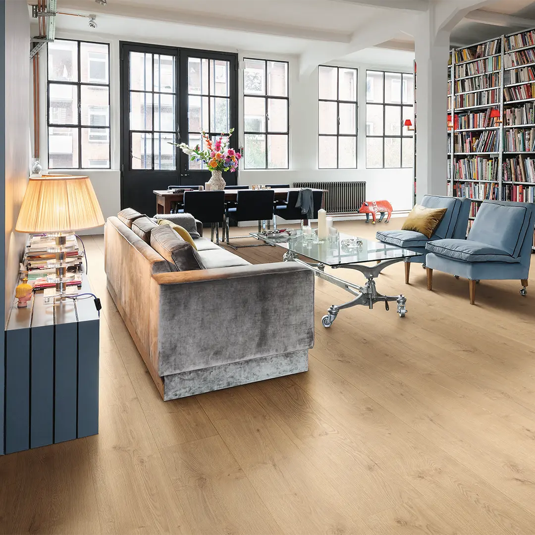laminat-modern Bild eines Wohnzimmers und dem Boden Budapest Delight