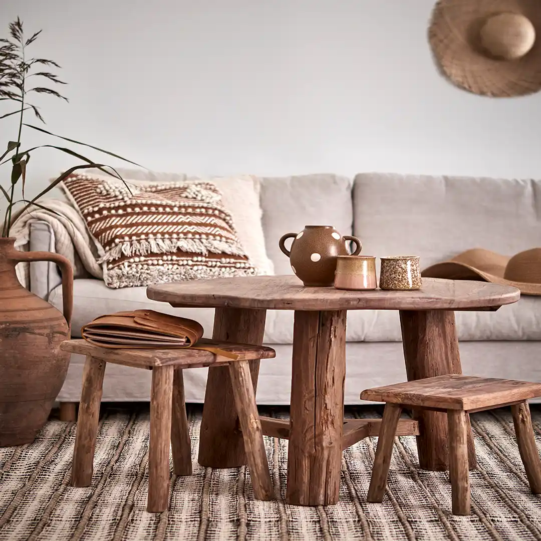 Affari_of_Sweden_Hocker_RIKO_Aufnahme_Wohnzimmer_Holz_2_(1)