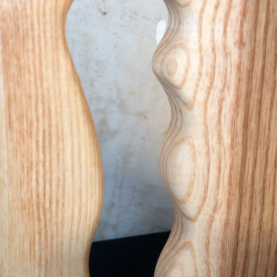 Vase_modern_Esche_exklusiv_Detailaufnahme
