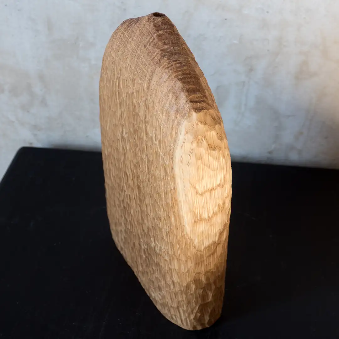 Geschenkidee_nachhaltig_Vase_Eiche_geschnitzt