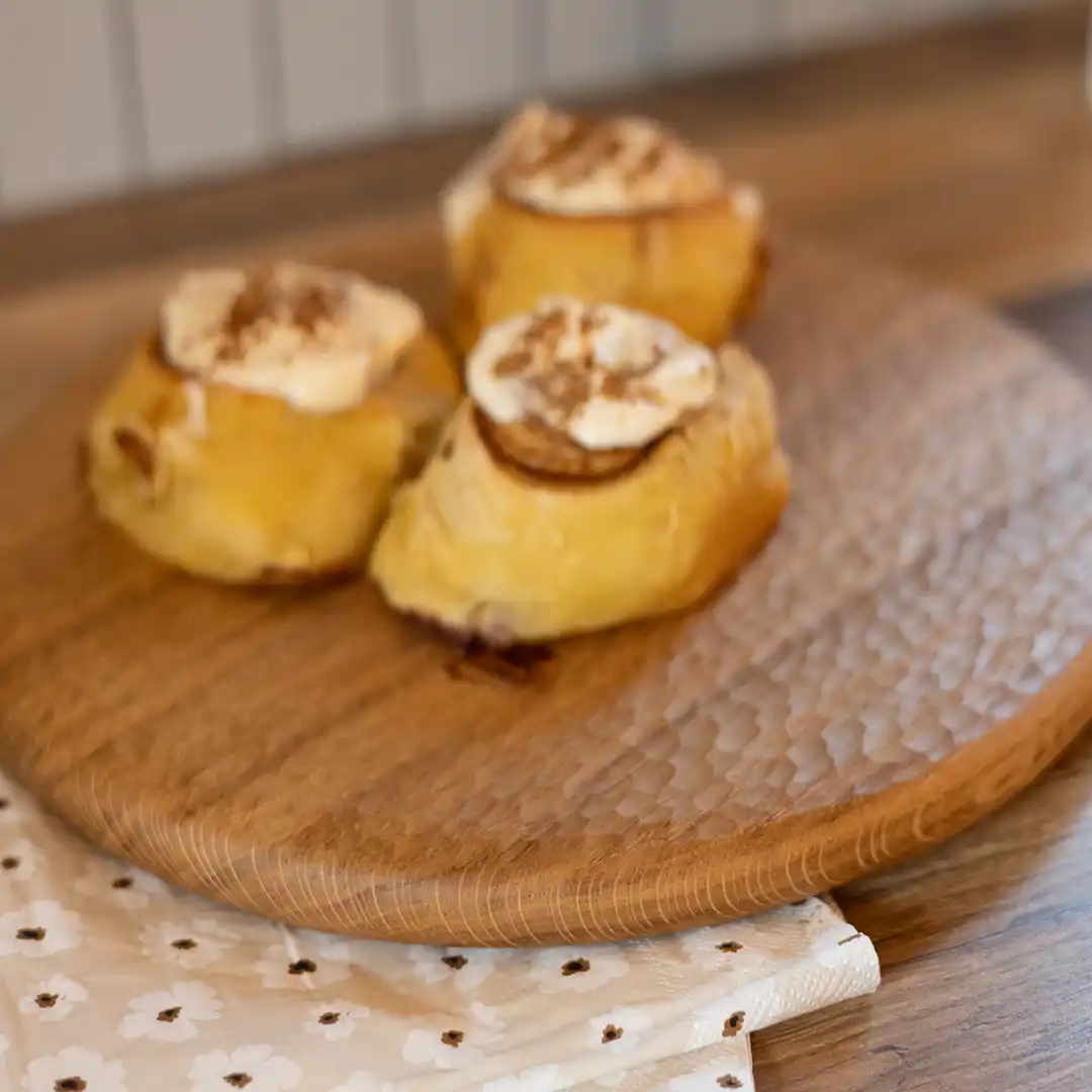 Zimtschnecken_Holzprodukte_Geschenke_cozy_unikat_holz_servierbrett