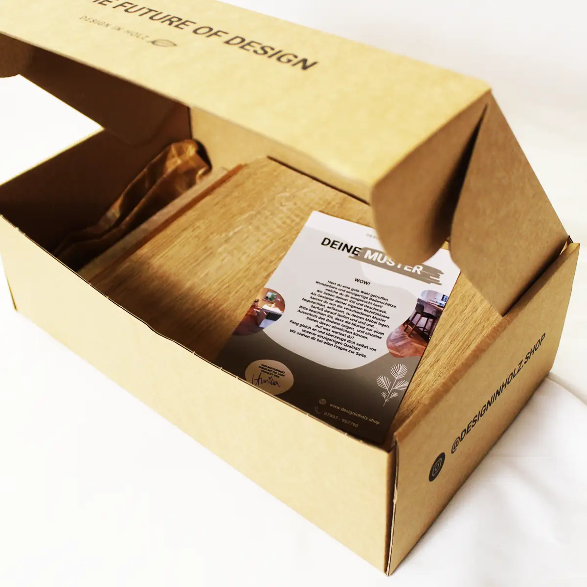 kostenloses-Bodenmuster-Beispielmusterbox Blick von der Seite auf unsere Beispielmusterbox